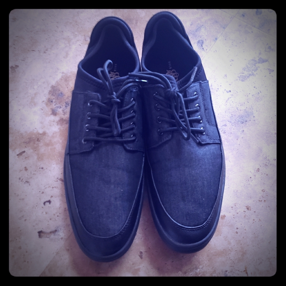 Rock & Republic tie up/slip on shoes